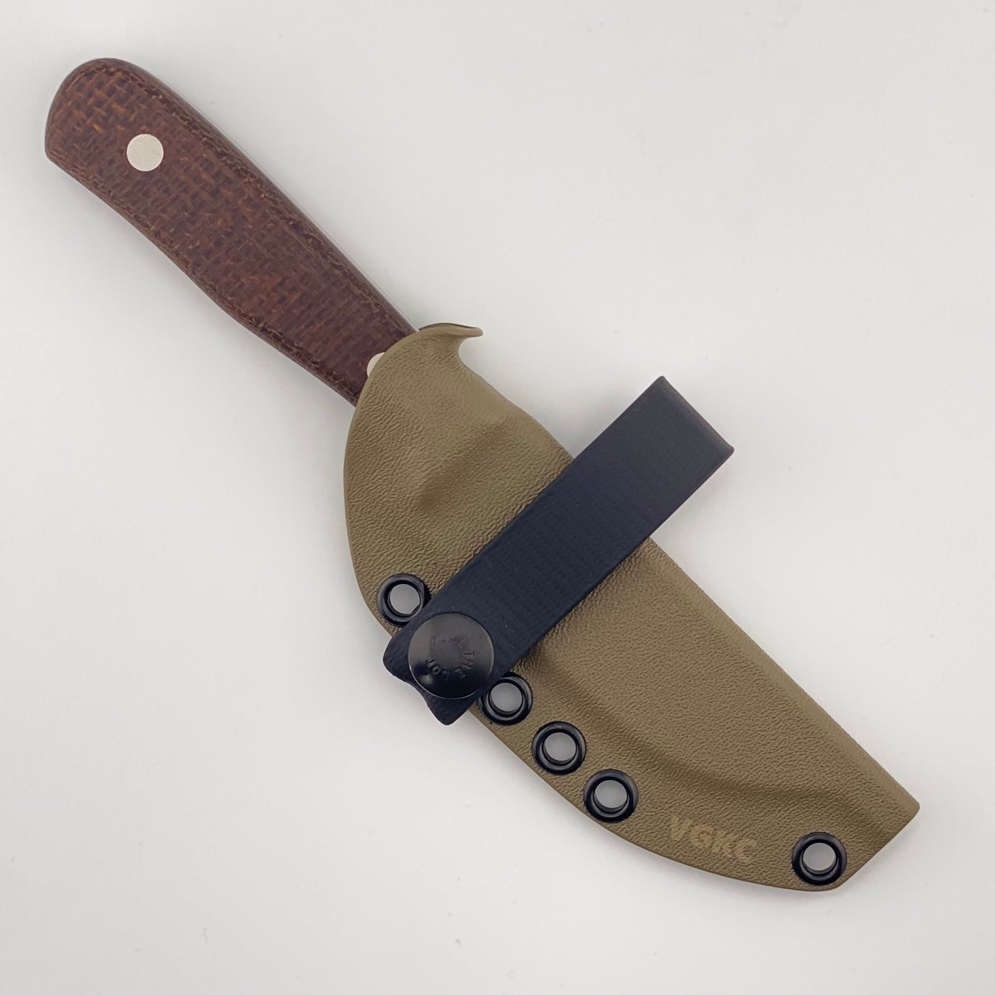 Fixed blade knife with brown burlap handles in  a tan sheath with a black strap on a white background